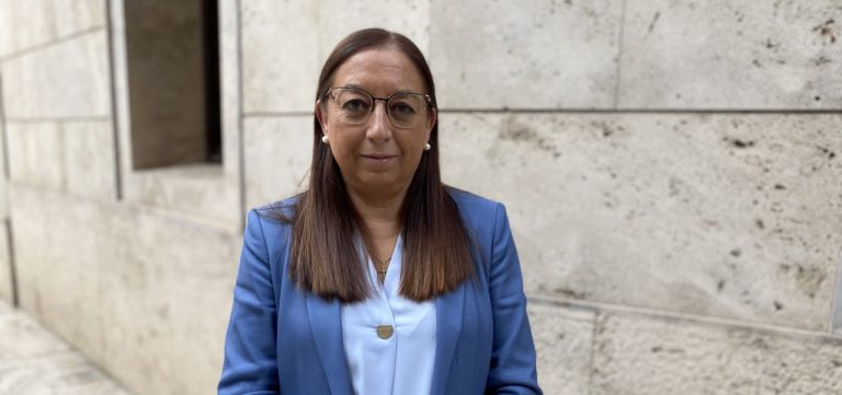 Massó (VOX) a Marzá: «Usted es un vende humo y peligro para la educación de nuestros hijos» en la Comunidad Valenciana