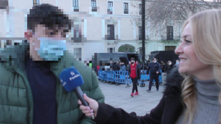 Un joven en un acto de VOX: «He venido por la coña»