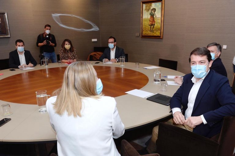 El PP ya mira a Vox tras chocar con el PSOE en la negociación para formar Gobierno en Castilla y León