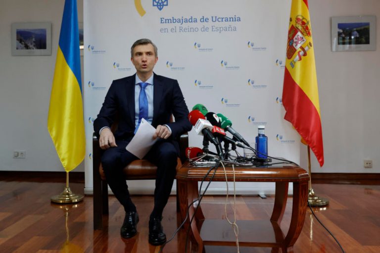 Ucrania pide a España material de defensa para la población tras la invasión rusa en el país