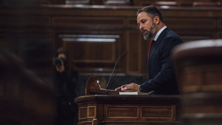 Abascal a Sánchez y PSOE: «¿A quiénes son leales ustedes? En nombre del fanatismo climático, han impuesto la miseria y la dependencia»