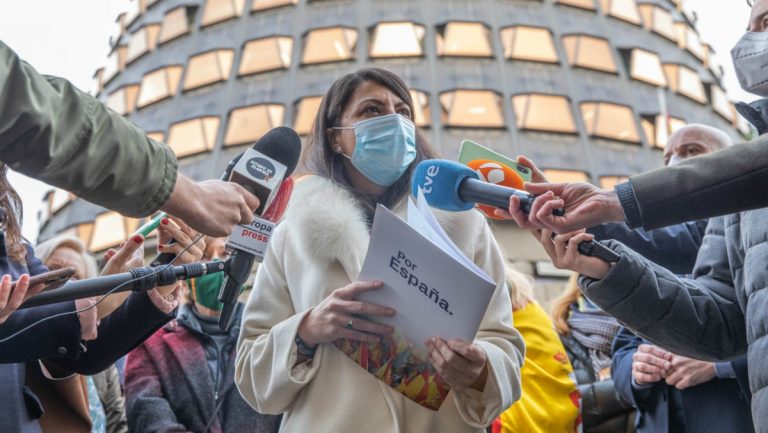 VOX lleva al Tribunal Constitucional la sentencia del Tribunal Supremo que deslegitima a la formación para recurrir el nombramiento de Dolores Delgado como fiscal general