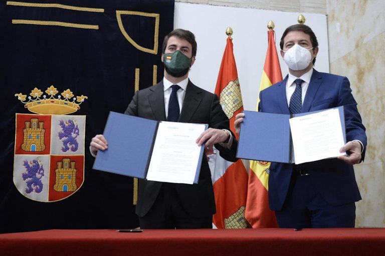 Castilla y León| Echa a andar un Gobierno Vox-PP «demonizado» por la tropa de Pedro Sánchez, comunistas y golpistas