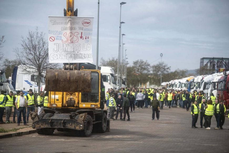 FOTOGRAFÍA. CÓRDOBA (ESPAÑA), 21.03.2022. Huelga indefinida de los transportistas. Efe
