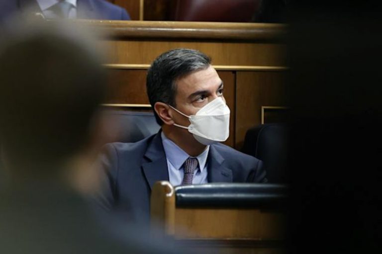 Sánchez dice que «si VOX gobierna España sería la muerte de Europa» y Abascal carga fuerte contra la «guerra criminal de Putin»