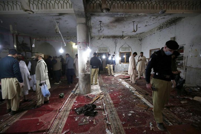 56 muertos en un atentado contra una mezquita chií en Peshawar (Pakistán)