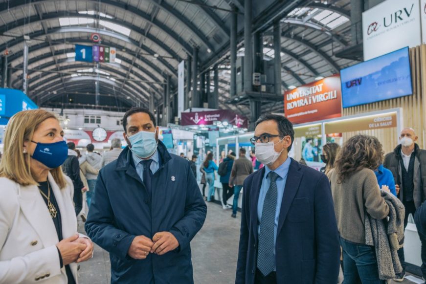 FOTOGRAFÍA. BARCELONA (ESPAÑA), 16.03.2022. El presidente del Grupo Parlamentario de VOX en el Parlamento de Cataluña, Ignacio Garriga Vaz de Concicao (2º i). Ñ Pueblo
