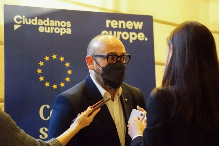 Las reuniones del separatismo catalán con el régimen ruso de Vladimir Putin son un «delito y una traición»
