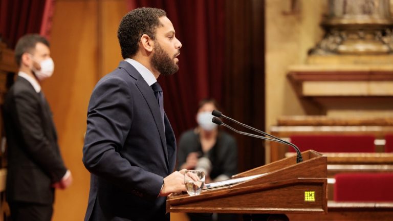 Purga en los Mozos de Escuadra: VOX señala a Aragonès como «responsable principal» de la crisis de los Mozos y seguridad en Cataluña