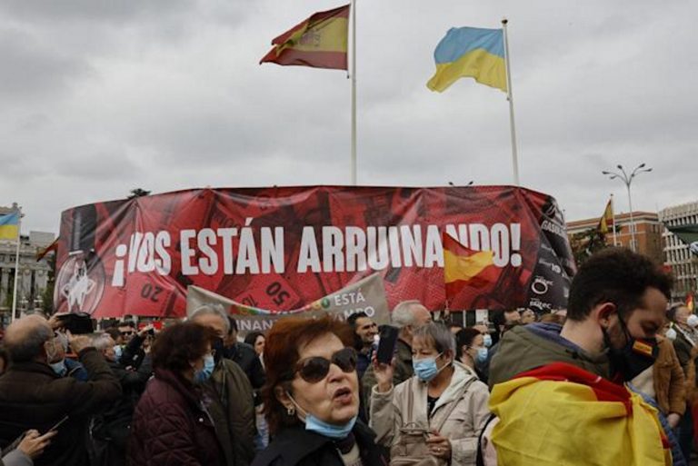 Solidaridad y VOX ante subida de combustibles y luz: «Queremos vivir, no sobrevivir», «hay que echarlos», «Gobierno dimisión»
