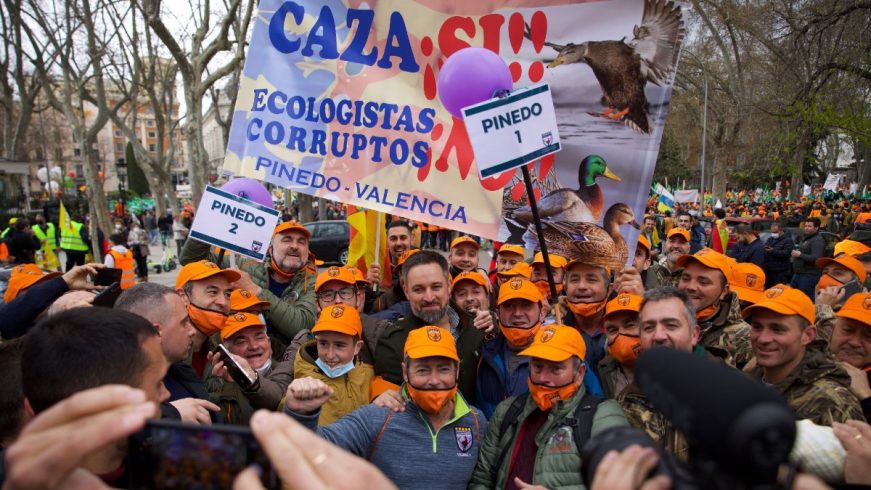 FOTOGRAFÍA. MADRID (ESPAÑA), 20.03.2022. El presidente de de VOX partido Obrero y Español, Santiago Abascal Conde (c, segunda fila). Efe