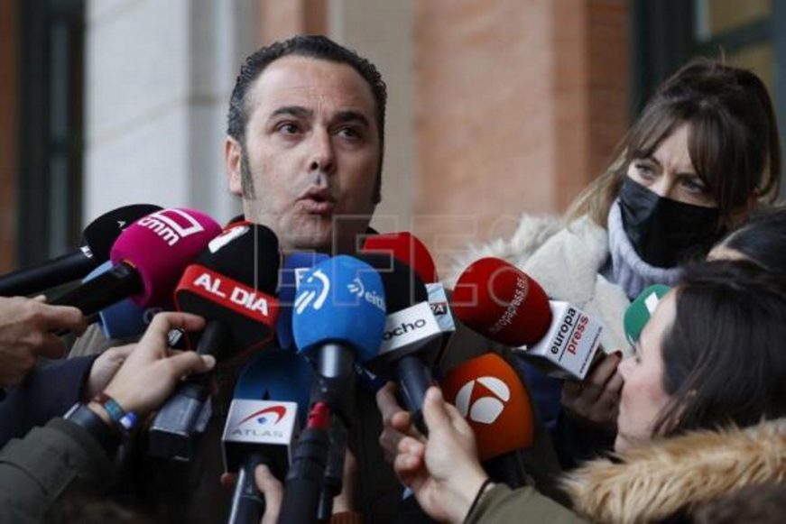 FOTOGRAFÍA. MADRID (ESPAÑA), 25.03.2022. El presidente de la Plataforma Nacional por la Defensa del Transporte, Manuel Hernández (c). Efe