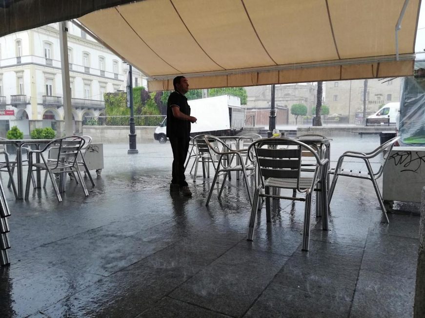 FOTOGRAFÍA. MÉRIDA (ESPAÑA), 28.03.2022. Lluvia en Mérida, capital de la Comunidad autónoma de Extremadura (España). Efe