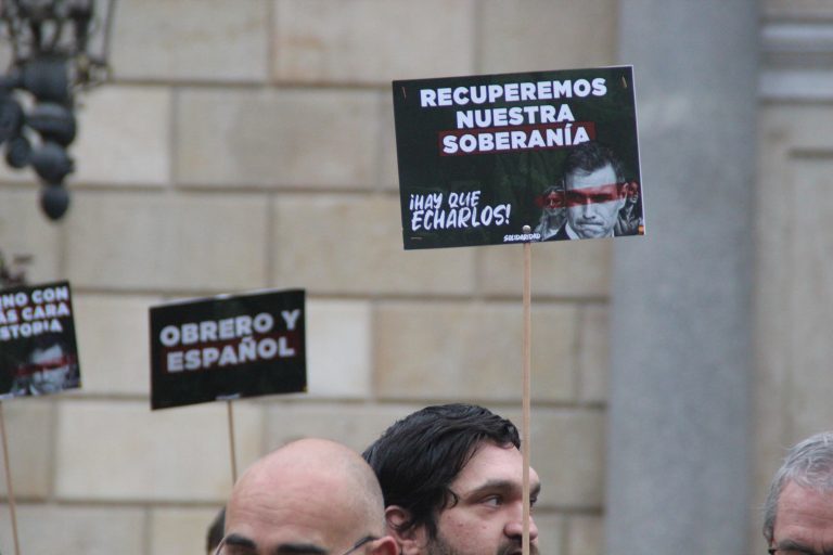 Vídeo protesta sindicato Solidaridad y VOX en Barcelona contra subida de la luz y combustibles