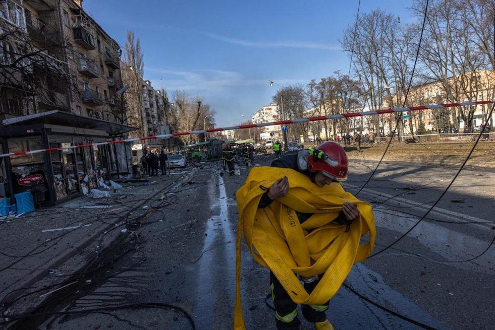 FOTOGRAFÍA. RIVNE (UCRANIA), 14.03.2022. Al menos nueve personas murieron hoy tras un ataque aéreo de las tropas invasoras rusas contra. ÑEfe