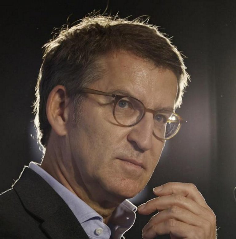El candidato a liderar el PP Feijóo y el presidente del PP Casado despiertan su «VOXfobia» ante la llegada de VOX España al poder en Castilla y León
