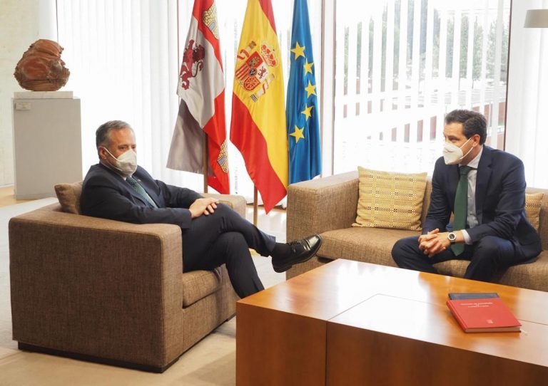 Cortes de Castilla y León (VOX) rechazan el show progre del 25N y condenan la violencia de «hombres cobardes y malvados que agreden a sus mujeres»