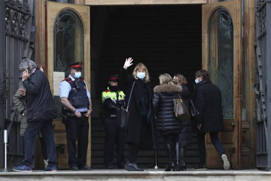 FOTOGRAFÍA. BARCELONA (ESPAÑA), 14.03.2022. La imputada golpista separatista consejera de Cultura del Gobierno de coalición secesionista de la Generalidad de Cataluña, Natàlia Garriga Ibañez (c),. Efe
