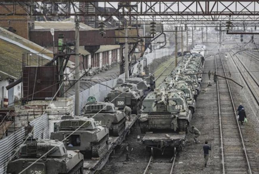 FOTOGRAFÍA. UCRANIA, 29.03.2022. Detalle del transporte de tanques por vías de trenes durante la invasión rusa de Ucrania. Efe