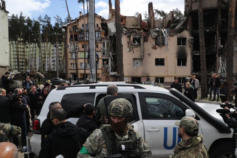 Día 64 de la Guerra de Putin| Ucrania refuerza su frontera con la región separatista moldava prorrusa de Transnistria y la ONU visita las fosas comunes de los crímenes de guerra de Rusia en los aledaños de Kiev