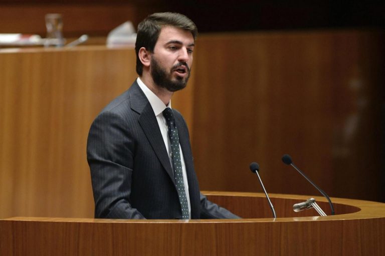 Vox Castilla y León| Frings: «El pacto de Gobierno con el PP no ofrece ninguna duda», «la violencia no tiene género»
