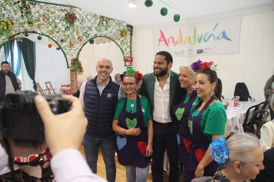 FOTOGRAFÍA. BARCELONA (ESPAÑA), 29.04.2022. Buxadé y Garriga en la feria de Abril de Cataluña. Ñ pueblo (10)