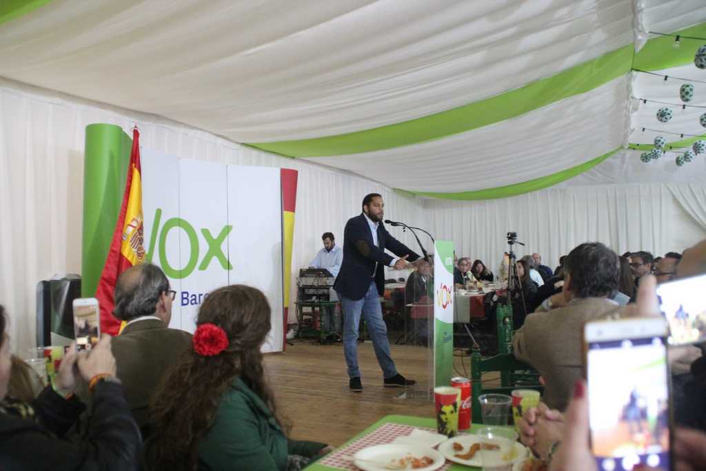FOTOGRAFÍA. CASITA DE VOX EN LA 28ª EDICIÓN DE LA FERIA DE ABRIL DE CATALUÑA (SAN MARTÍ) BARCELONA ESPAÑA, 26.04.2019. VOX cierra campaña del 28A en su caseta de la feria. Ñ Pueblo (18)