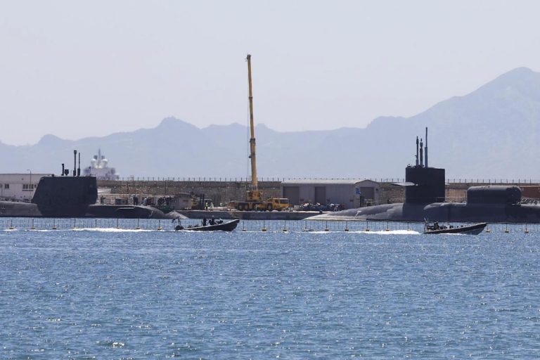 Gibraltar| El submarino británico HMS Audacious atraca en la bahía de Algeciras