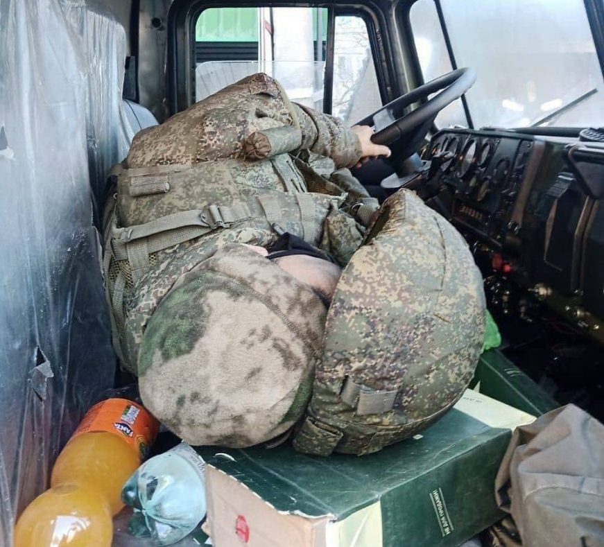 FOTOGRAFÍA. KIEV (UCRANIA), 28.02.2022. Militares rusos muertos en Ucrania. Las imágenes muestran a una columna de invasores rusos destruida cerca de Kiev. (Ñ Pueblo) (1) FOTOGRAFÍA. KIEV (UCRANIA), 28.02.2022. Militares rusos muertos en Ucrania. Las imágenes muestran a una columna de invasores rusos destruida cerca de Kiev. Fuerzas Armadas de Ucrania / Lasvocesdelpueblo (Ñ Pueblo). Lasvocesdelpueblo (Ñ Pueblo)