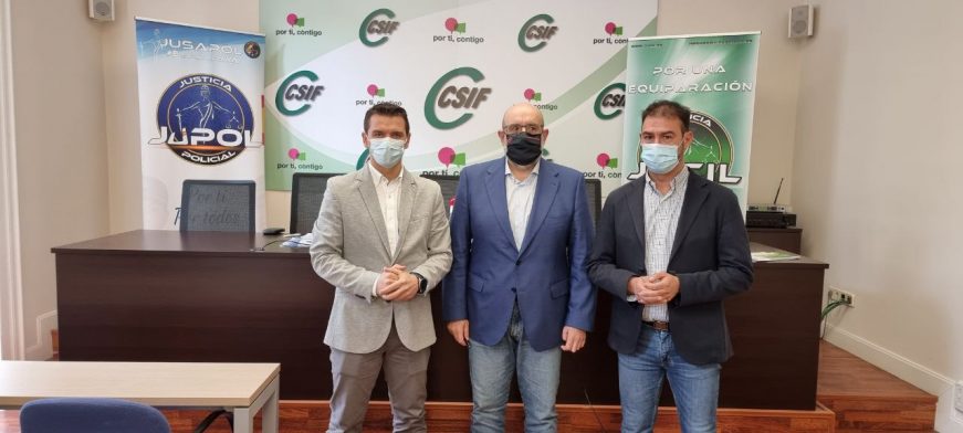 FOTOGRAFÍA. MADRID (ESPAÑA), 04.04.2022. CSIF, JUPOL y JUCIL entregan al Defensor del Pueblo miles de quejas por recortes sanitarios en las mutuas de funcionarios. Lasvocesdelpueblo (Ñ Pueblo)