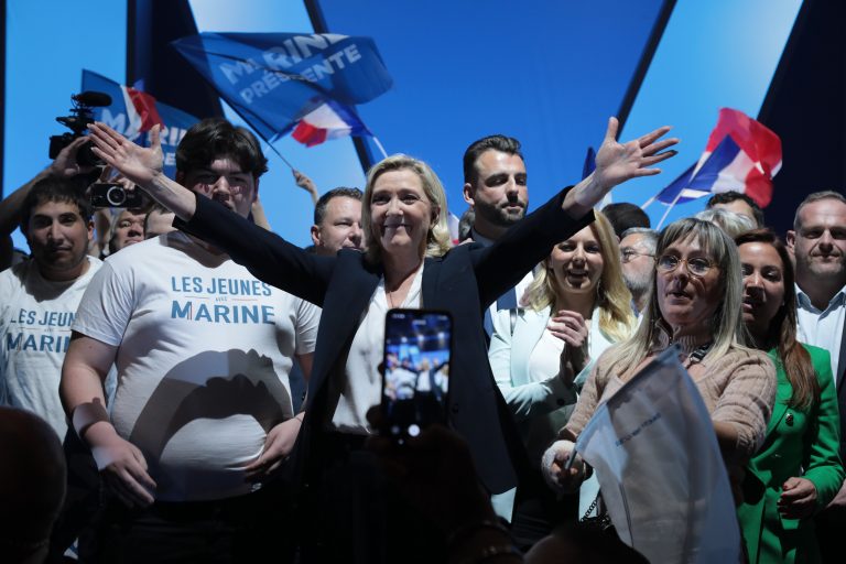 Elecciones Francia| Abren los colegios electorales en el decisivo duelo Emmanuel Jean-Michel Frédéric Macron contra Marine Anne Perrine Le Pen