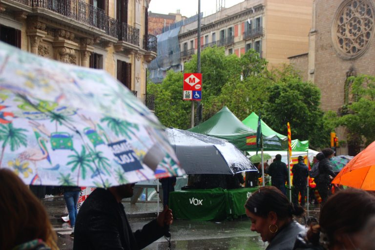 Cataluña| Galería fotos de un «Sant Jordi» (San Jorge) de granizo y lluvia