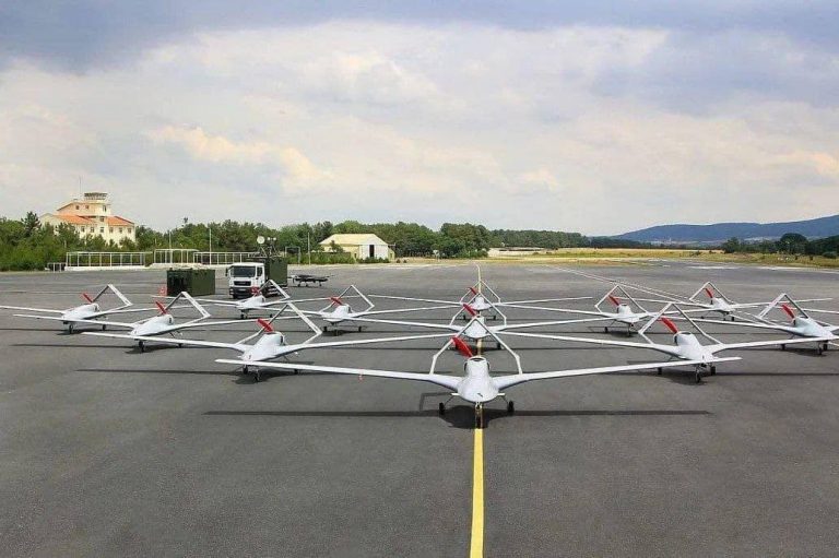 FOTOGRAFÍA. (UCRANIA) 02.03.2022. Llega a Ucrania la nueva ayuda militar letal de los drones «Bayraktar TB2». Se trata de unos vehículos aéreos de combate no tripulado de altitud media y larga resistencia turco capaz de realizar operaciones de vuelo autónomas o controladas de forma remota fabricado por la compañía Baykar de Turquía principalmente para la Fuerza Aérea Turca. Fuerzas Armadas de Ucrania / Lasvocesdelpueblo (Ñ Pueblo). Lasvocesdelpueblo (Ñ Pueblo)