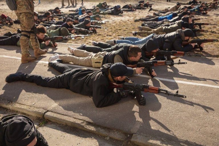 Ucrania| «Los éxitos de nuestro Ejército no son suficientes para limpiar Ucrania de los ocupantes rusos. Vamos a vencerlos más»