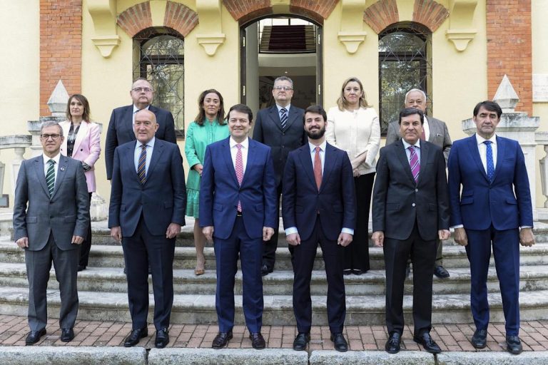 Castilla y León| El Gobierno de coalición VOX y PP se estrena con la rebaja del IRPF y Plan Anticrisis dotado de 470. 000.000 €