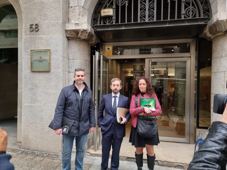 Cataluña| JUCIL pide a guardias civiles y resto de funcionarios a registrarse como «perjudicados» por el «incumplimiento» del 25 % de clases en español / castellano