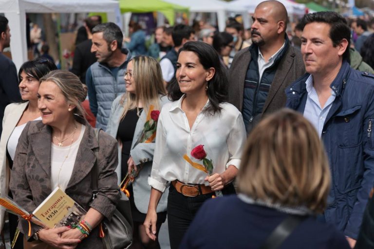 Cataluña| Rocío Monasterio defiende en Tarragona la «libertad» en la Diada de Sant Jordi