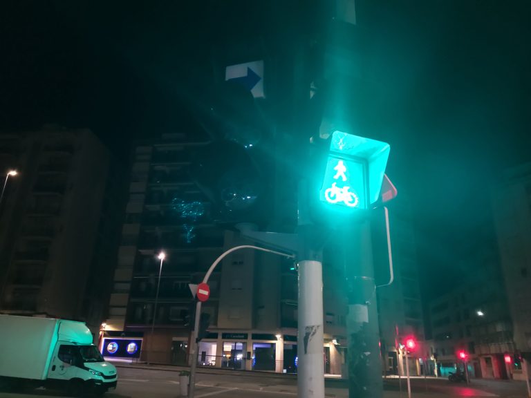 España| La luz baja el 23% en el debut del tope al gas frente a las subidas en Europa