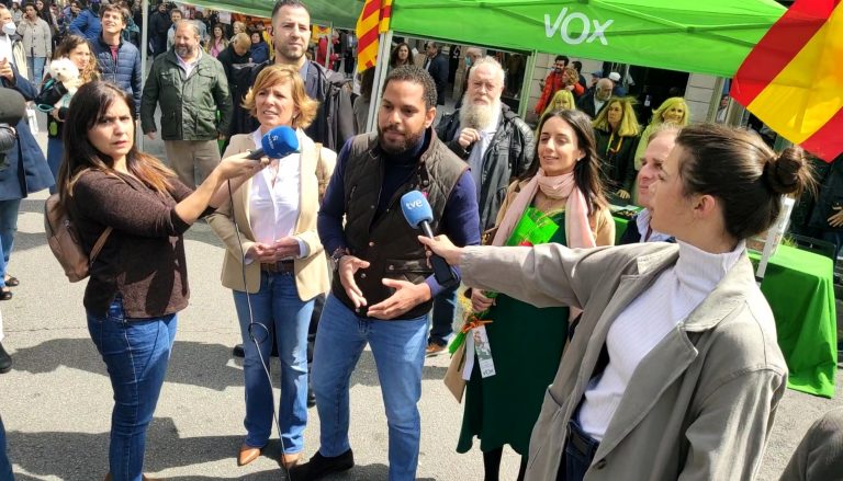 Sant Jordi y Vox| Garriga llama a los catalanes a convertirse en «los Sant Jordis del Siglo XXI» ante el «dragón, odio y violencia» que es el «separatismo»