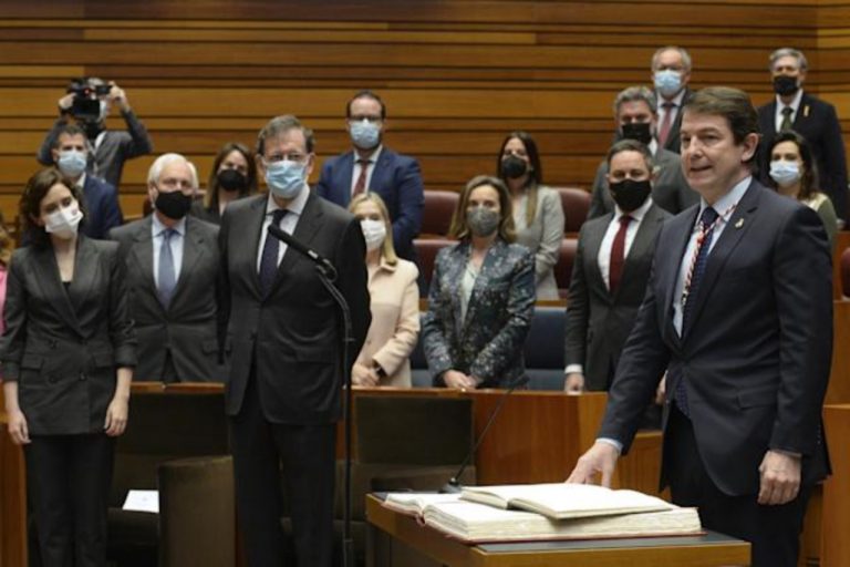 Castilla y León| Abascal y Ayuso arropan al primer Gobierno VOX y PP en su toma de posesión