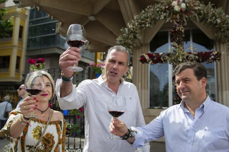 Elecciones Andalucía 2022| Ortega Smith: «Olona será la nueva presidente de Andalucía». «Al PSOE no lo quiere ni la madre que lo parió y a la derechita cobarde (PP) se le ha acabado el tiempo del engaño»