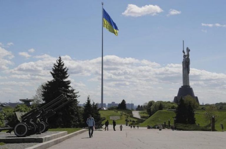 Guerra de Putin| Ucranianos: «Putin es el diablo». «Pronto celebraremos otro Día de la Victoria». «Mi abuela fue también partisana»