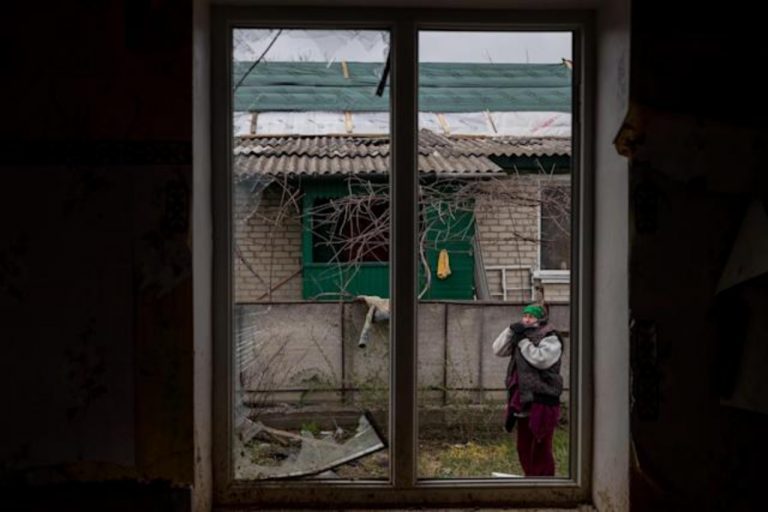 Guerra de Putin| Olena Zelenska: «Esta noche un avión de combate ruso disparó misiles contra escuelas secundarias e internados en Novhorod-Siverskyi (Chernígov) Ucrania»: muertos y varios heridos