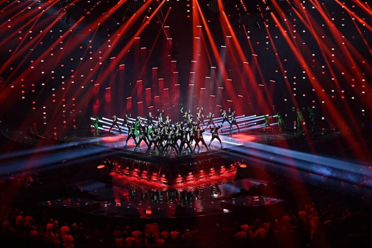 Eurovisión| La sueca Cornelia Jakobs reclama un abrazo que Europa no ha dudado en ofrecerle en la segunda semifinal