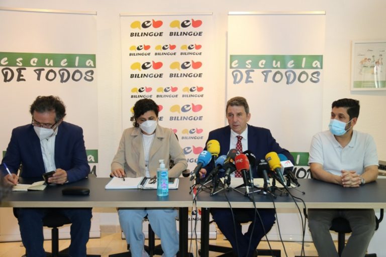 Ejecución Forzosa de la sentencia del castellano en Cataluña| AEB pide al Gobierno separatista que deje de confundir a los maestros y directores: «La sentencia del 25% de castellano debe cumplirse»