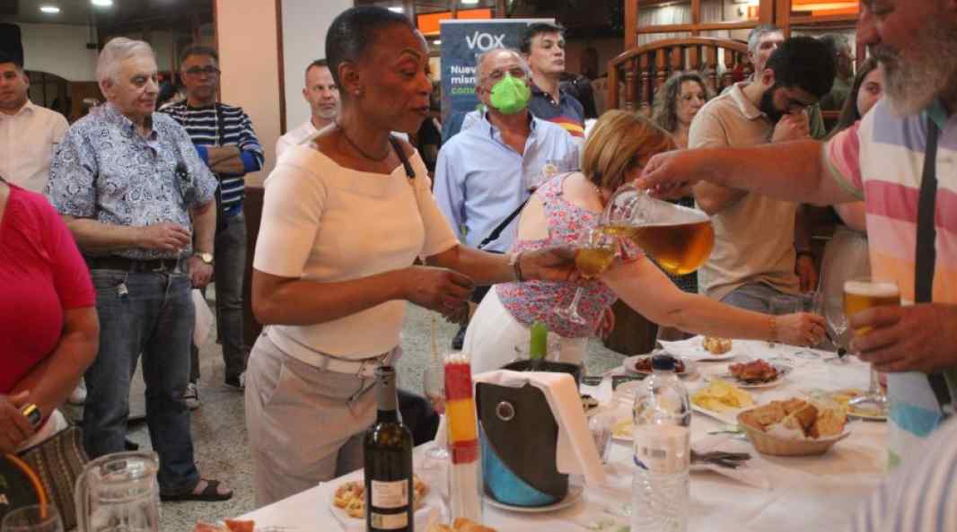 FOTOGRAFÍA. HOSPITALET DE LLOBREGAT (BARCELONA) ESPAÑA, 21.05.2022. Los dirigentes locales de VOX en su bastión de Hospitalet de Llobregat. Ñ Pueblo.