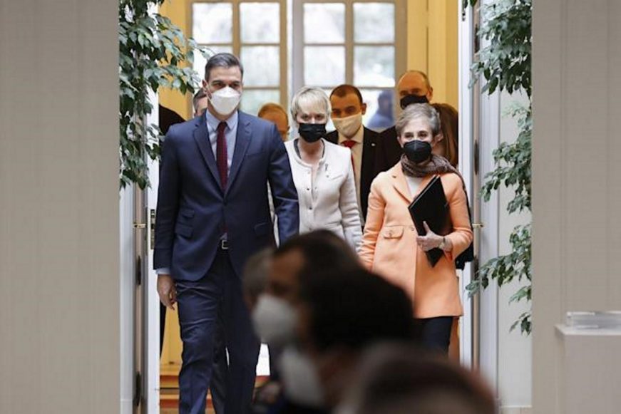 FOTOGRAFÍA. MADRID (ESPAÑA), 06.05.2022. El presidente del Gobierno, Pedro Sánchez (i), acompañado por la directora del CNI, Paz Esteban. Efe