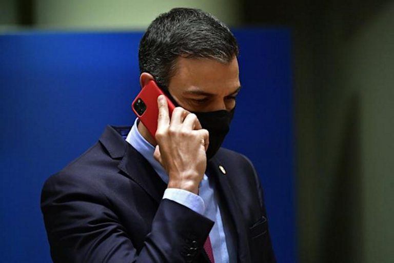 Espionaje al Procés| El CNI prepara los teléfonos del Gobierno con sistemas encriptados y cortafuegos cuando acceden al cargo