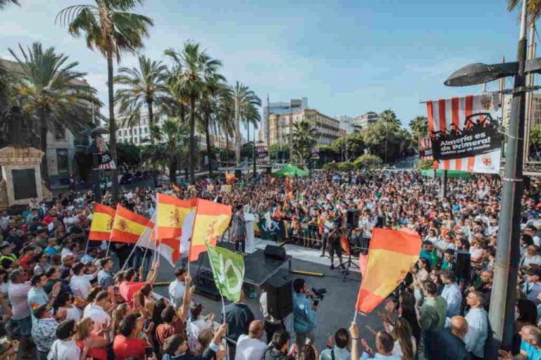 Almería| La candidata Olona abarrota Plaza de las Velas: «Quiero cuidar de nuestros barrios y darles la seguridad que hoy no tenemos»