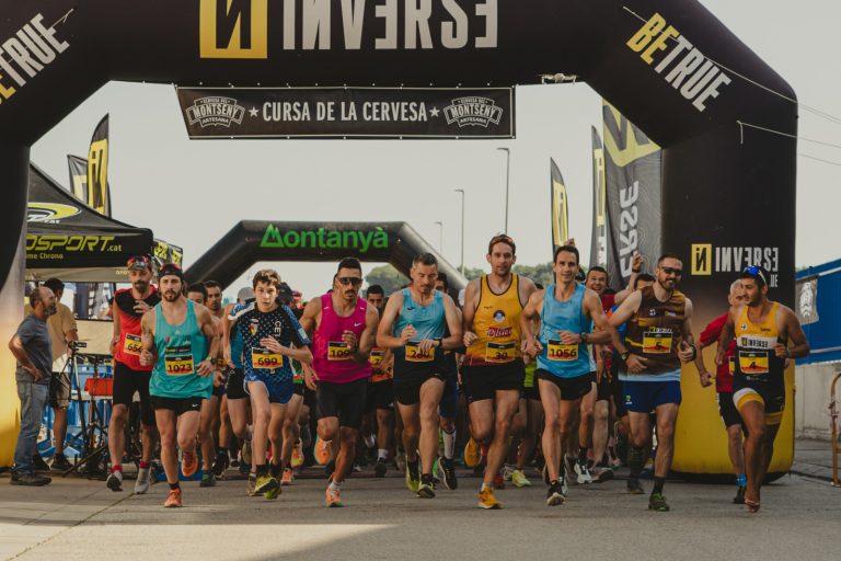 San Miguel de Baleñá| Récord de participación en la 5ª edición de la ‘maratón de la Cerveza’: victoria de Anna Comet y Raúl Cejudo